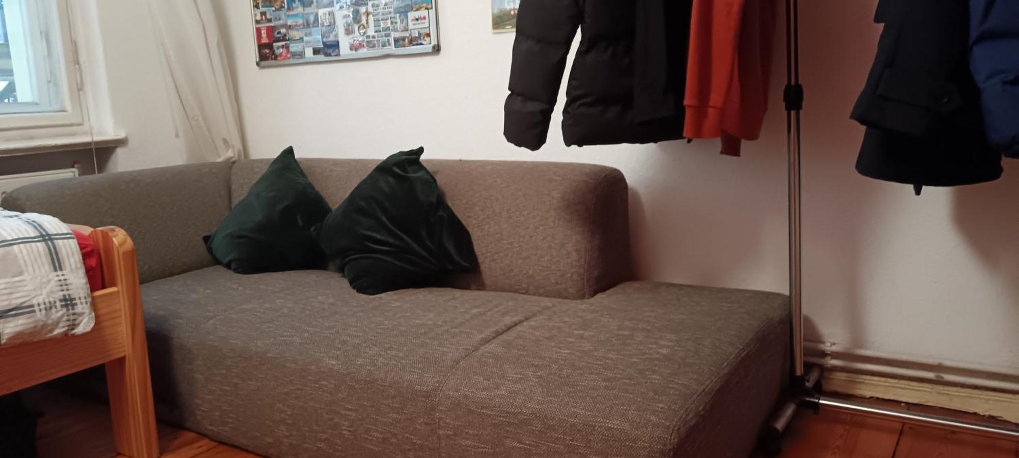 Hostel Sharing Bedroom With Host Near Alexanderplatz *