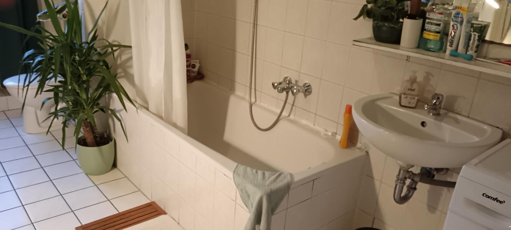 Sharing Bedroom With Host Near Alexanderplatz Berlin