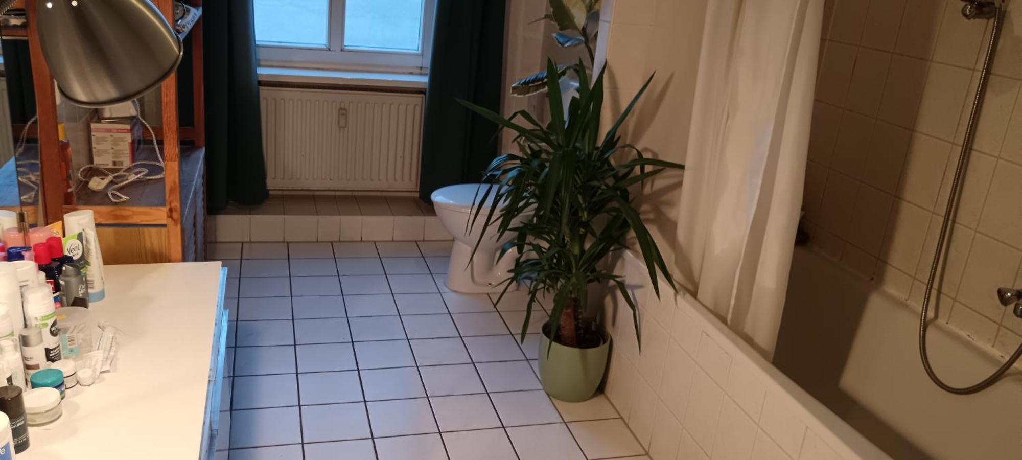 Sharing Bedroom With Host Near Alexanderplatz Berlijn