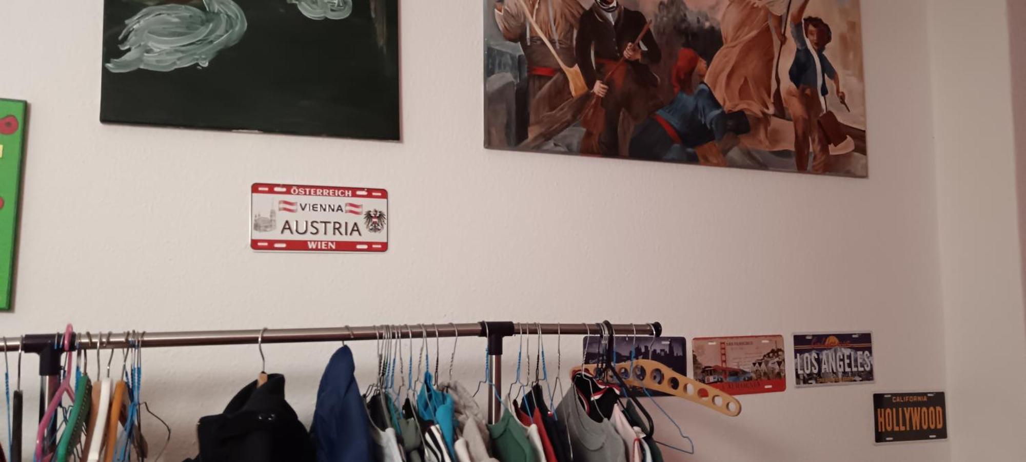 Sharing Bedroom With Host Near Alexanderplatz * Berlijn