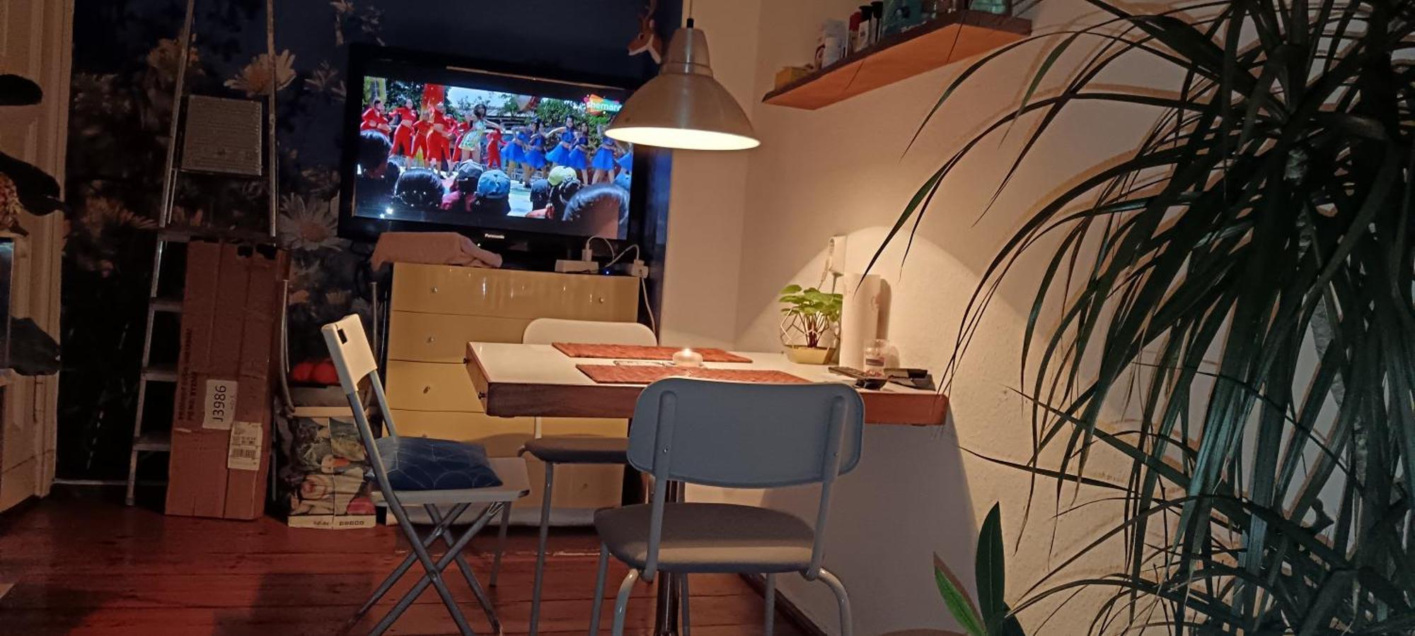 Hostel Sharing Bedroom With Host Near Alexanderplatz Berlijn