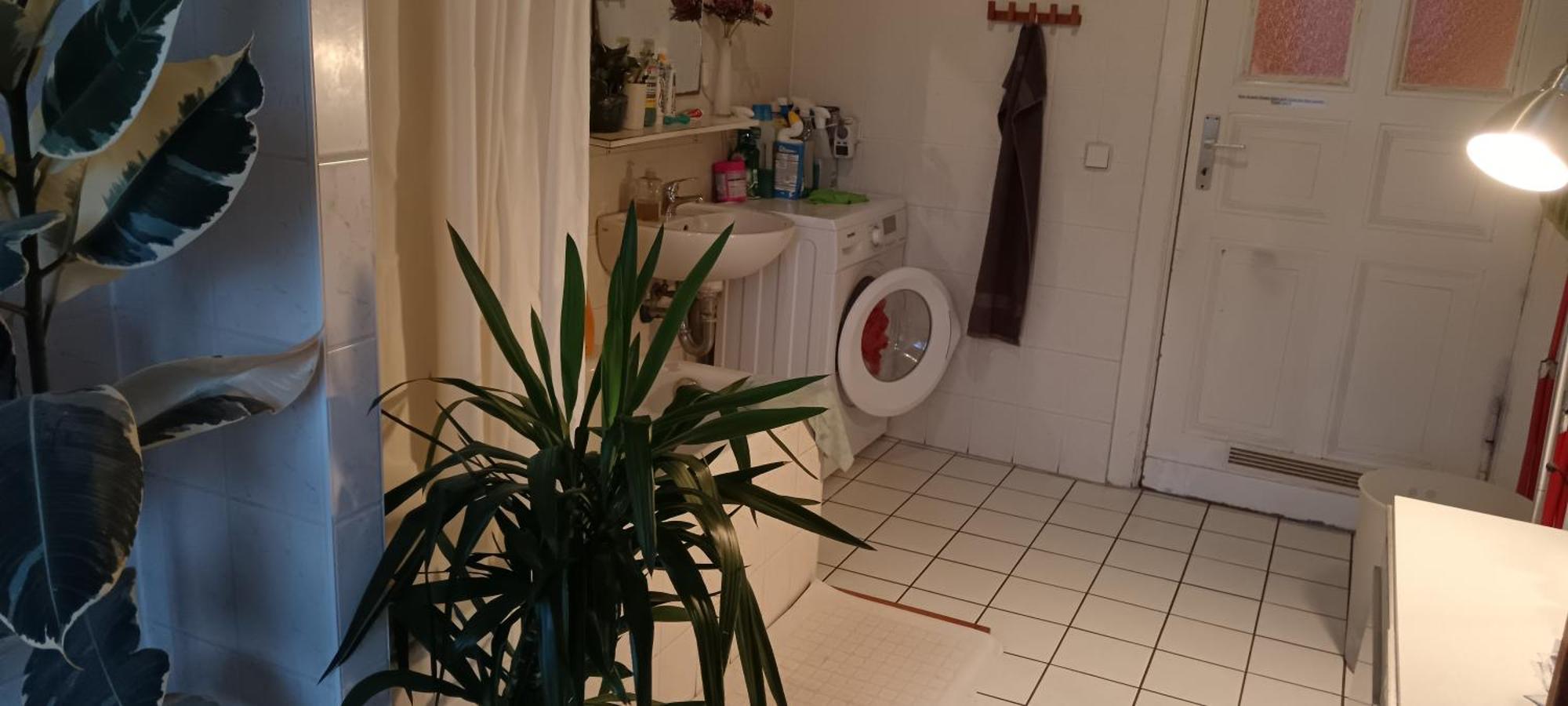 Sharing Bedroom With Host Near Alexanderplatz Berlijn