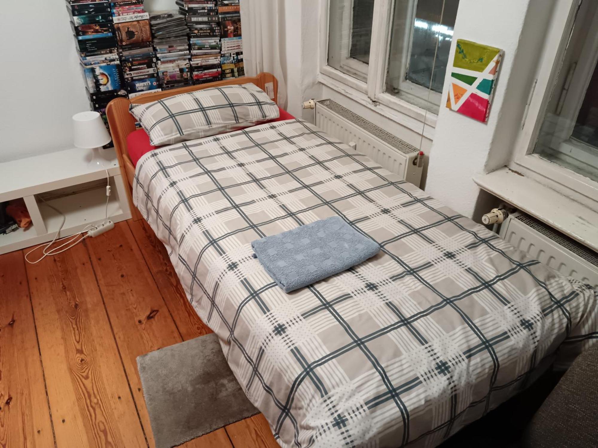 Hostel Sharing Bedroom With Host Near Alexanderplatz